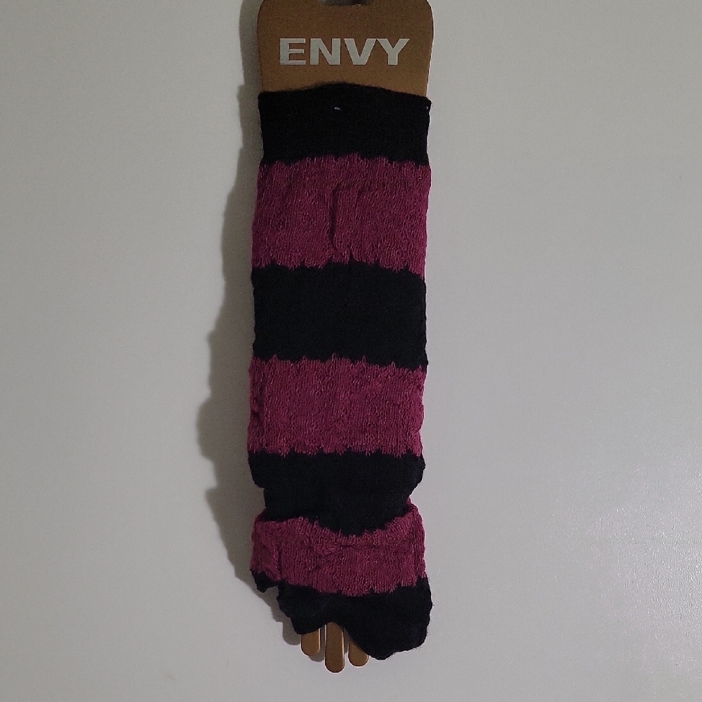 🆕️ Envy Striped Arm Warmers - Black and Pink